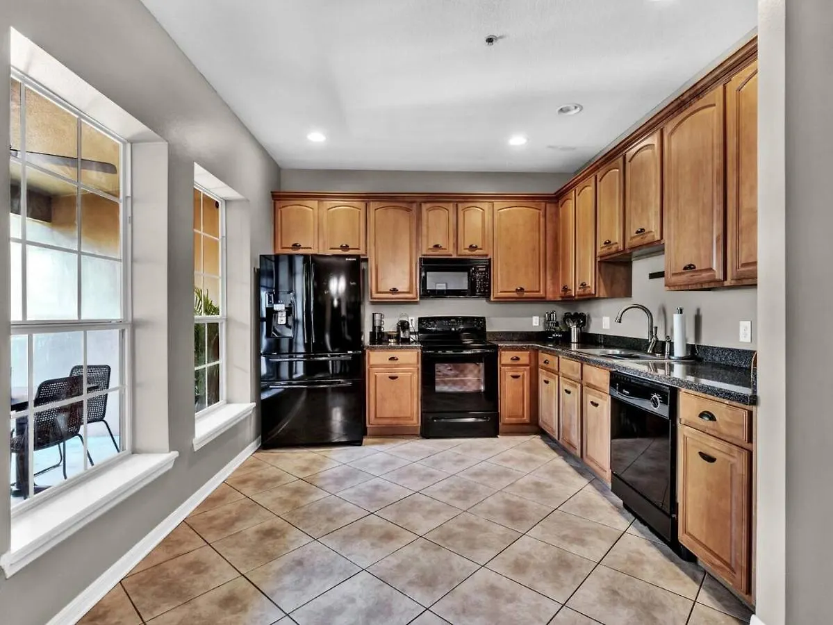Beautiful Townhouse Centrally Located Orlando Apartment