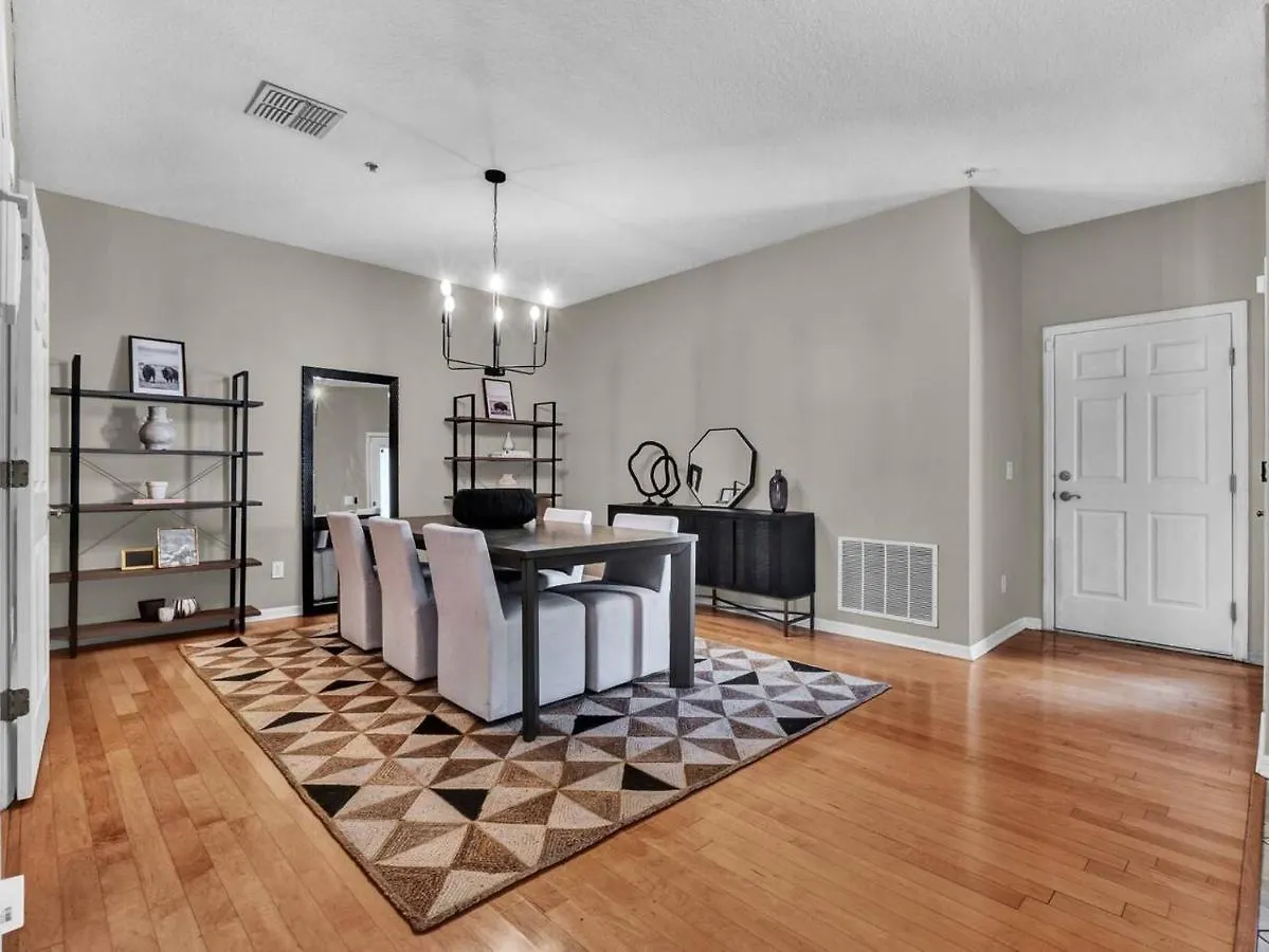 Beautiful Townhouse Centrally Located Orlando