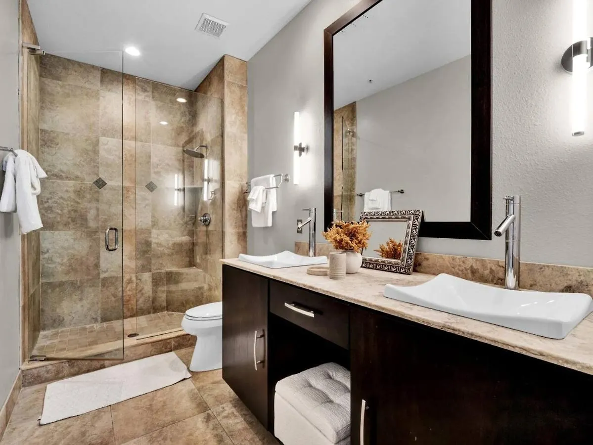 Beautiful Townhouse Centrally Located Orlando Apartment