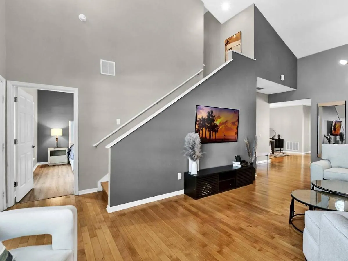 Beautiful Townhouse Centrally Located Orlando Apartment